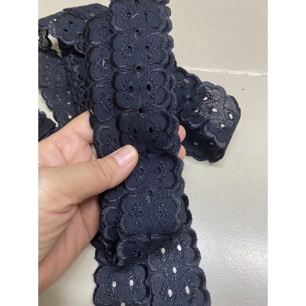 ลูกไม้ผ้าคอตตอน เป็นผ้าคอตตอนปักฉลุ กว้าง4ซม (ราคาต่อเมตร)