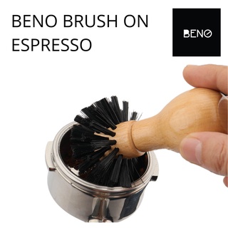 BENO BRUSH ON ESPRESSO แปรงปัดกากกาแฟจากบาสเก็ต สำหรับด้ามชงเอสเพรสโซ่ 58 มิล อุปกรณ์ทำความสะอาด ใช้ง่ายเร็วไม่ร้อนมือ