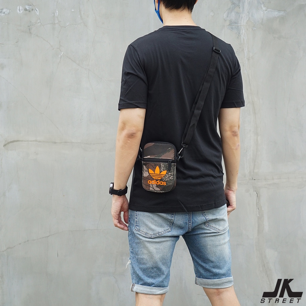 [โค้ด 15X5FE ลด 15%] กระเป๋า adidas Camo Festival Bag FT9302 ลิขสิทธิ์แท้ ป้ายช็อปไทย กระเป๋าสะพายข้าง
