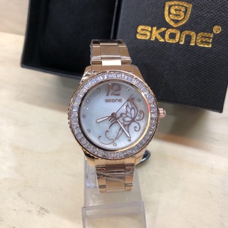 นาฬิกาข้อมือหญิง เครื่องญี่ปุ่นSKONE(พริ้งโกลด์)ตัวเรือนและสายสแตนเลส(2ไมครอน)ระบบQuartz3เข็ม ขนาด35มม. จุดคริสตัลสวยหรู