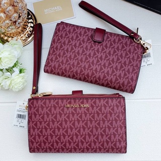 (ผ่อน0%) กระเป๋าสตางค์ ใบยาว ลายMKสีแดง MichaelKors Jet Set Travel Large Double Zip Wristlet 35F8GTVW0B คล้องมือ