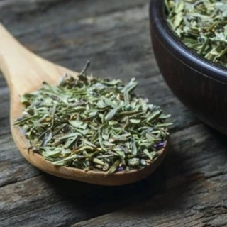 (18 g) ใบไทม์ อบแห้ง ตรามือที่ 1 ง่วนสูน Nguan Soon - Fine-quality Dried Thyme Leaves