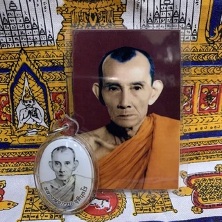 ล็อกเก็ตหลวงพ่อกวย รูปถ่ายเก่า เลี่ยมกรอบพลาสติกกันน้ำ