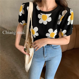 พร้อมส่ง 🌼 daisy black crop C576 เสื้อครอปดอกเดซี่ ครอปดอกไม้