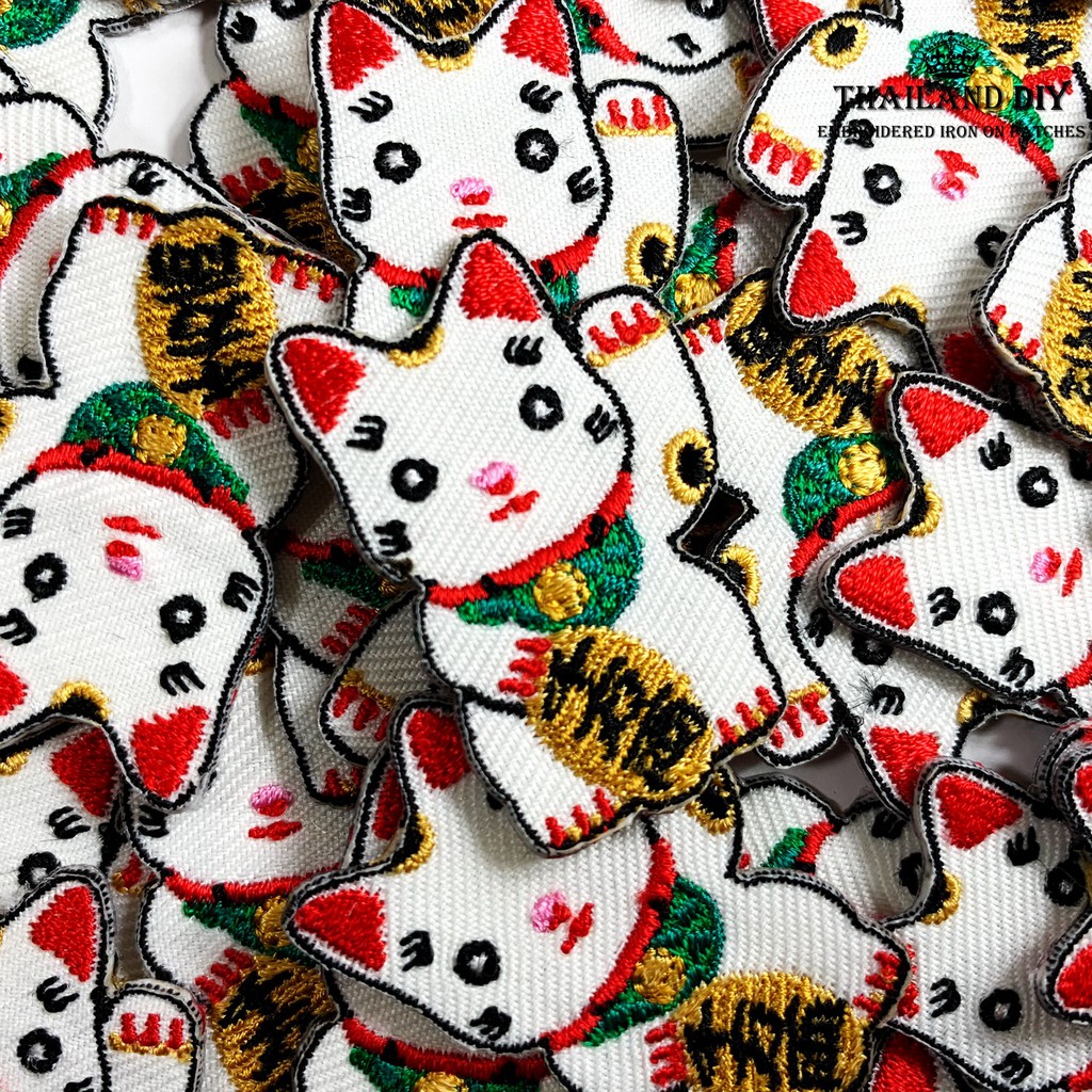 ตัวรีดติดเสื้อ ลาย การ์ตูน แมวกวัก ญี่ปุ่น size s Maneki Neko Cat wop Patch งานปัก DIY ตัวรีด อาร์ม ติดเสื้อ กางเกง หมวก