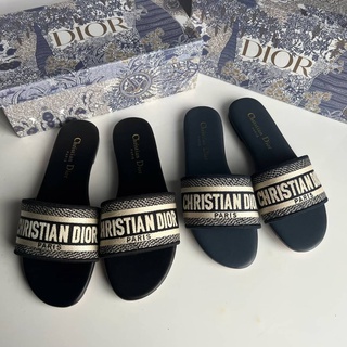 รองเท้าแตะ DIOR SANDAL COLLECTION 💕มาเเล้วเป็นอีกรุ่นที่มาเเรงตลอดกาล ทำจากหนังเเท้100%💛