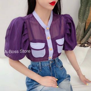 เสื้อคอกลม  ขอบแต่งด้วยลาย ชิโนริ กระเป๋าคู่หน้าใช้งานได้จริง เนื้อผ้าชีฟอง ลายผ้ามีเท็กเจอร์ในตัว  แขนพองๆตุ๊กตา