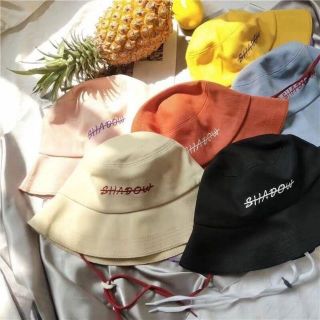 พร้อมส่ง หมวกบั​กเก็ต​แฟชั่น​เกาหลี​มีสายคล้อง(ถอดสายออกได้)​มีหลายสี, มีสายรัดคาง(รูดปรับ)​