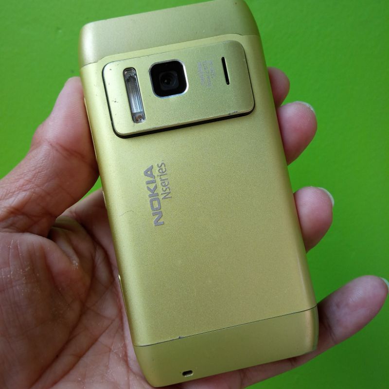 Nokia N8 มือสอง สีเขียว รอยรอบตัว อีมี่ตรง ใช้งานสมบูรณ์