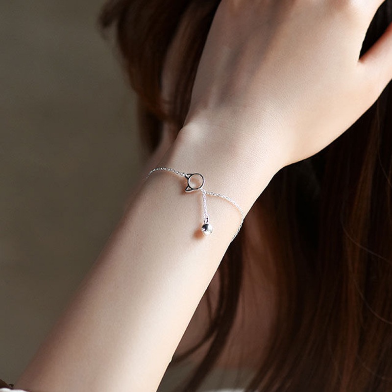 เครื่องประดับ สร้อยข้อมือ กําไลข้อมือ เงินสเตอร์ลิง S925 จี้กระดิ่ง รูปแมวน่ารัก แบบเรียบง่าย สไตล์เกาหลี สําหรับผู้หญิง