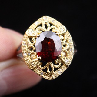 แหวนพลอยโกเมนจันทบุรี (Garnet) เรือนเงินแท้92.5%ชุบทองก้านชุบทองคำขาว ด้านหน้าฉลุลายประดับด้วยเพชรCZ ไซส์นิว 53