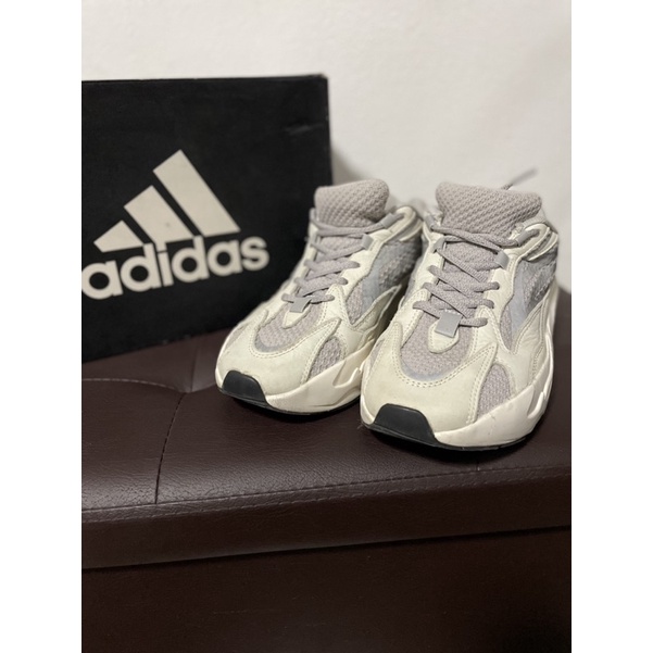 YEEZY Boost 700 V2 "Static" มือสอง