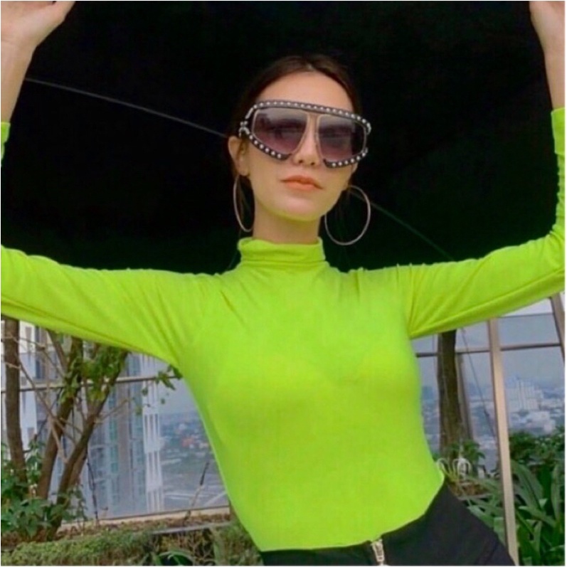 เสื้อคอเต่าแขนยาวสีดำ ผ้าเรย่อน รัดรูป มีสีนีออน พาสเทล สำหรับคนชอบใส่เสื้อเข้ารูป