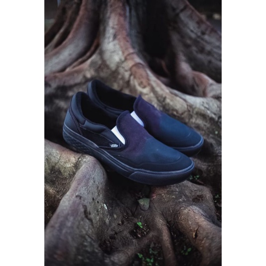 Vans MOD สลิปออน สีดํา