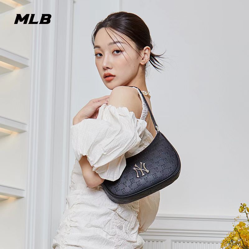 MLB (พร้อมส่ง) กระเป๋ารุ่นใหม่ MLB MONOGRAM EMBOSSED HOBO BAG กระเป๋าถือNY กระเป๋าสะพายข้าง ของแท้💯%