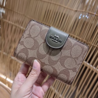 กระเป๋าสตางค์ใบสั้น มีให้เลือก 3สี coach outlet