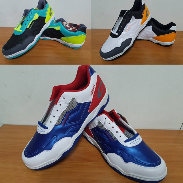 GiGA FG420 รองเท้าฟุตซอล ไซส์ 39-44 สีขาว/ดำ/น้ำเงิน