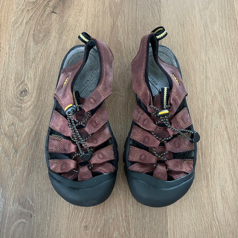 KEEN NEWPORT ❤️พร้อมส่ง❤️ รองเท้ามือสองของแท้ 💯 sz 40.5 (26 cm)