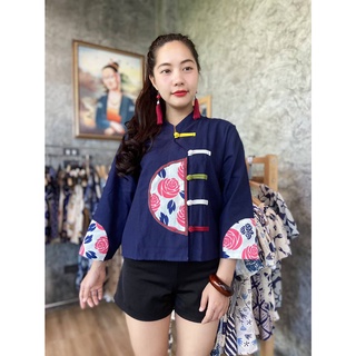 ⛺ เสื้อแขนยาวกระดุมจีน 💕 ฟรีไซร้ (32-42) ผ้าฝ้ายชินมัย กระดุมป้ายแต่งแถบลายกุหลาบสุดฮิต