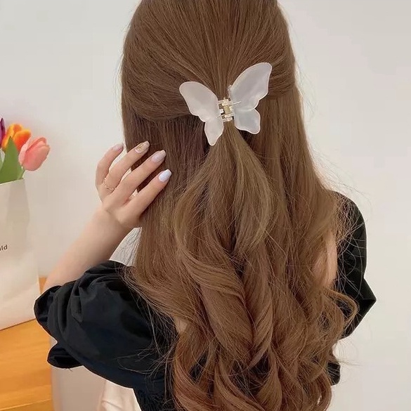 กิ๊บผีเสื้อพลาสติก สีด้านใส ขนาด7.5cm. สีสวยน่ารัก หนีบผมได้หมด กิ๊บหนีบผม กิ๊บติดผม กิ๊บผมรุ่นใหม่ล่าสุด
