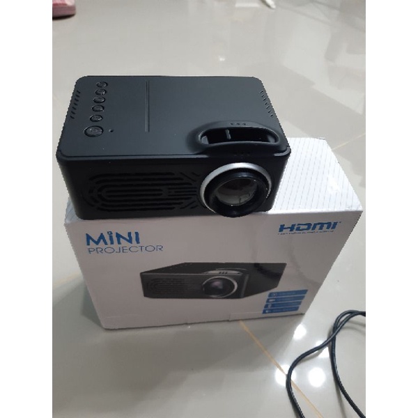 โปรเจคเตอร์มินิ mini projector มือสอง แถม anycast ไว้เชื่อมกับโทรศัพท์ มีรีโมท