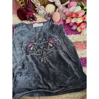 เสื้อแขนกุดผ้ากำมะหยี่สีเทาใส่เก๋ๆ
