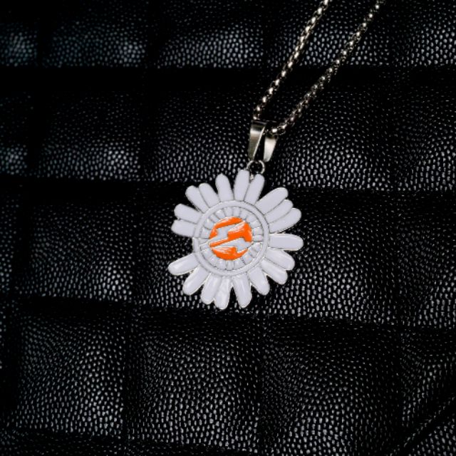 [พร้อมส่ง]​ Peaceminusone Necklace สร้อยคอดอกเดซี่