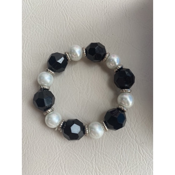 (ใหม่) BLACK AND WHITE BEADS FASHION BRACELET