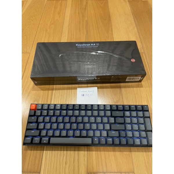 keychron K4 V2 , hot swap, white LED, blue switch