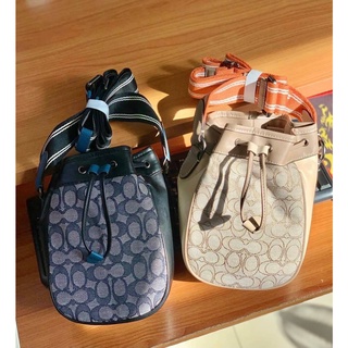 กระเป๋าทรงจนมจีบ COACH DRAWSTRING MARBLE BAG IN SIGNATURE JACQUARD