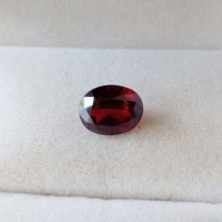 พลอยโกเมน (garnet) 9.5×7.5 มม.