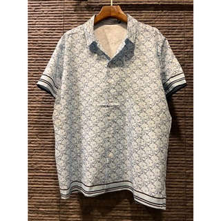 CHRISTIAN DIOR MONOGRAM PRINT SHORT SLEEVE SHIRT IN BLUE เสื้อเชิ้ตแขนสั้น แบรนด์คริสเตียนดิออร์ ลายปริ้นท์ตัวหนังสือ