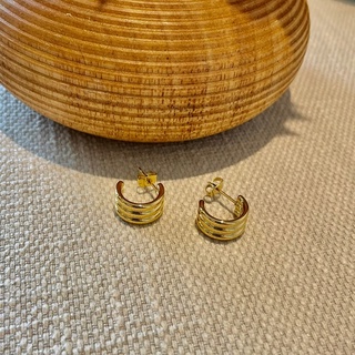 𝐴𝑆𝐻𝐼𝑅𝐴 (18k gold plated) ต่างหูห่วงเล็กสไตล์มินิมอล striped open hoop earrings mini huggie hoop minimal earrings