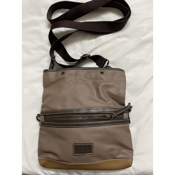 กระเป๋าสะพาย Elle Homme