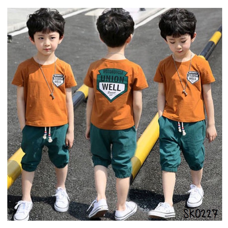 เสื้อผ้าเด็ก ชุดเด็กผู้ชาย SET ชุดเสื้อสีส้มอิฐ+ กางเกงขาสั้นสามส่วนสีเขียวแฟชั่นจั้มขา
