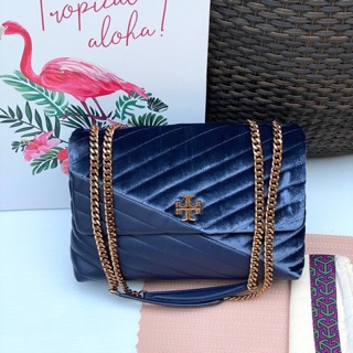 TORY BURCH KIRA CHEVRON MIXED CONVERTIBLE SHOULDER BAG  📌Height: 8" (20 cm); length: 11" (27.5 cm); depth: 3.2" (8 cm)