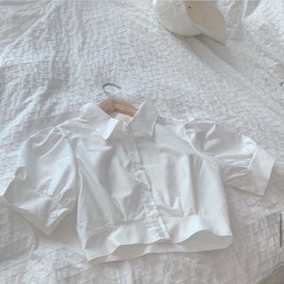 KINDARARE " POMPOM crop shirt " (พร้อมส่งครบไซส์)
