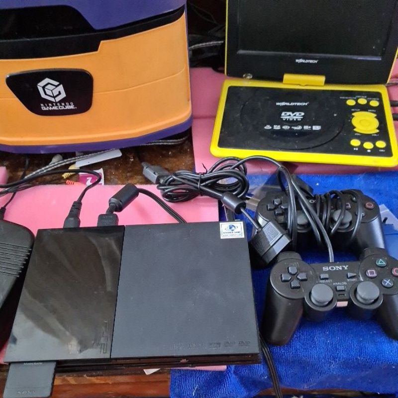 เครื่องเล่นเกมส์PS2พร้อมจอย2อัน1เชฟ5แผ่นเกมส์ไฟตรง