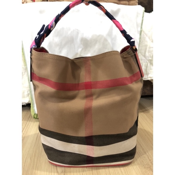 กระเป๋าถือ Burberry มือสอง