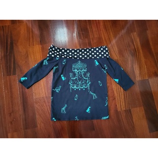 เสื้อยืด lyn around size xs  ใส่แบบเปิดไหล่