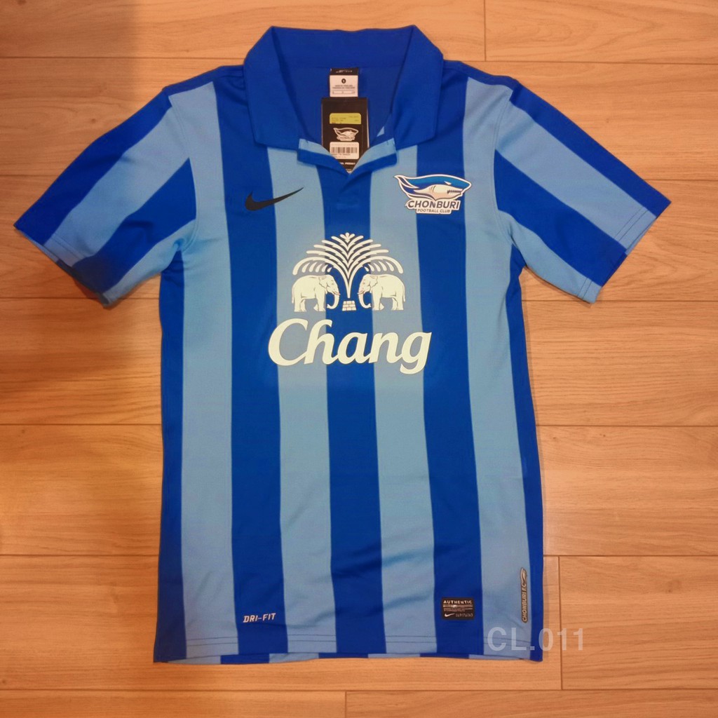 เสื้อฟุตบอลมือหนึ่ง ของแท้ ทีมชลบุรี เอฟซี Chonburi FC kit 2013/14 (New)***สินค้ามีตำหนิเล็กน้อย***