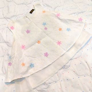 ‼️SALE‼️ เสื้อแขนกุด ลายลูกไม้ ผสมดอกหลากสี มือ 1 เก่าเก็บ