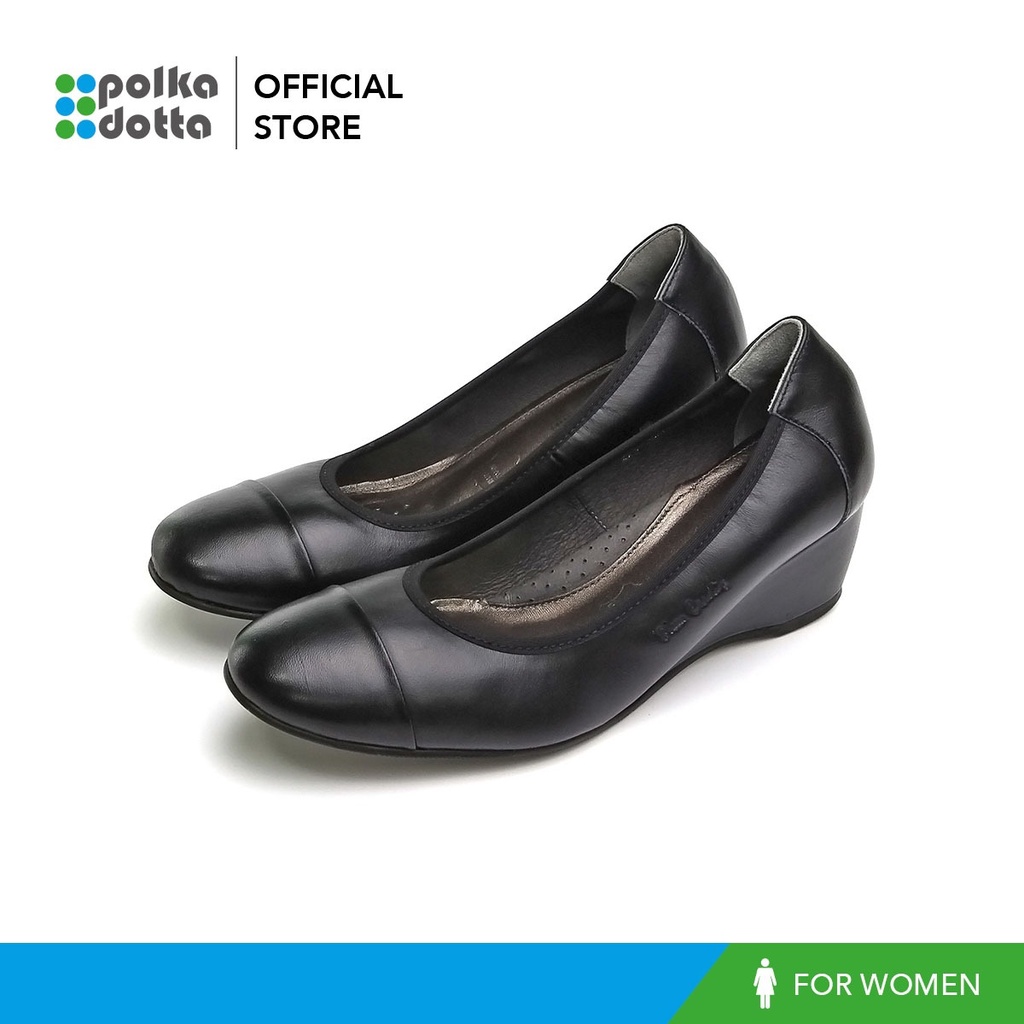 Pierre Cardin รองเท้าผู้หญิง รองเท้าส้นสูงส้นเตารีด นุ่มสบาย ผลิตจากหนังแท้ สีดำ รุ่น 27WC448