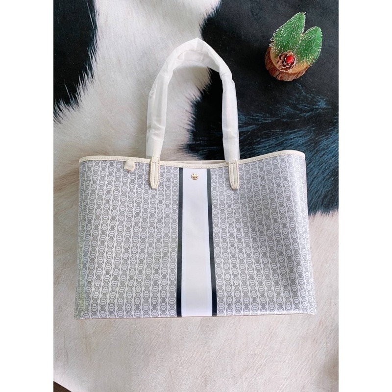Tory Burch Gemini Link Tote Review  The Teacher Diva: a Dallas Fashion  Blog featuring Beauty & Lifestyle