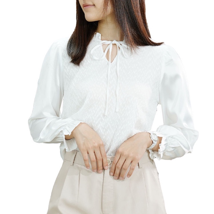 ZEIN เสื้อเบลาส์ เสื้อผู้หญิง แขนยาว สีขาว ผ้าซาตินทอลาย ZNTU5904