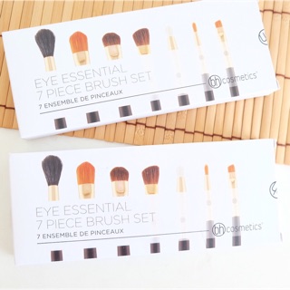 ✨Eye essential 7 Piece brush set✨