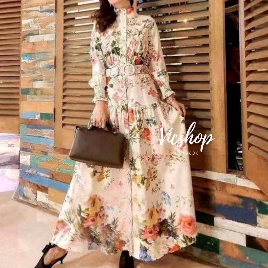 Maxi Dress : แม็กซี่เดรสยาวไปงานไปทะเล ผ้าฝ้ายพิมพ์​ลายดอกไม้ คอปีนติดกระดุม​หน้าแขนยาวมีกระดุ​มติดปลายแขน​พร้อมเข็มขัด​