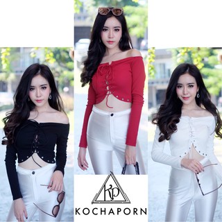 "KOCHAPORN" เสื้อแขนยาวร้อยเชือกตาไก่ด้านหน้า