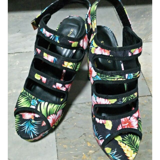 รองเท้าส้นสูง แบรนด์ Shuberry