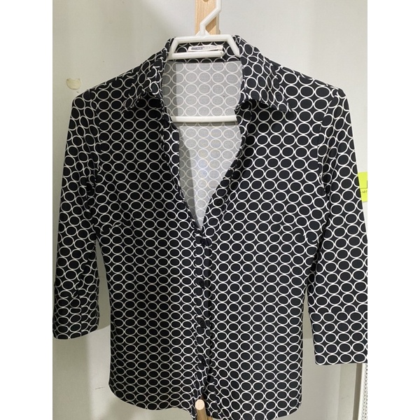 (Used -เสื้อผู้หญิงมือสอง แบรนด์แท้ Espada 100%ไซส์ S/M) เนื้อผ้าลื่นเรียบใส่สบาย ไม่ต้องรีด เสื้อสภ